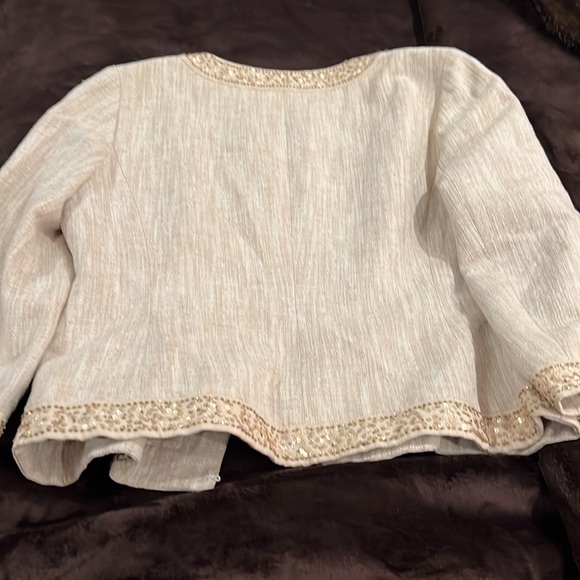 🍾HP💕Ann Taylor embellished jacket. Linen with beads and sequins. Hook close. - Picture 3 of 7